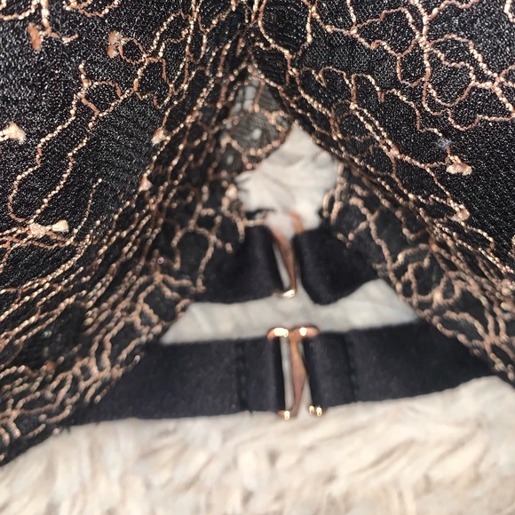 Front clasping Victoria secret bra - Picture 4 of 4